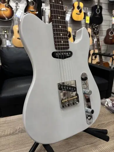 Godin Guitars - G49349 2